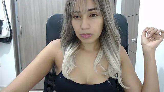 isabela_oh from StripChat is Freechat