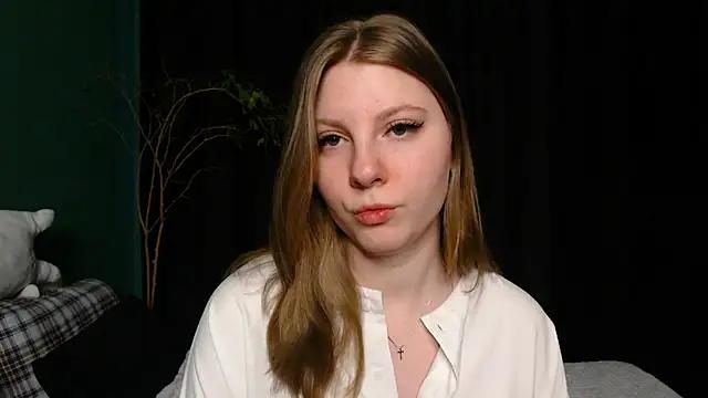 Juliana_Sunny from StripChat is Freechat