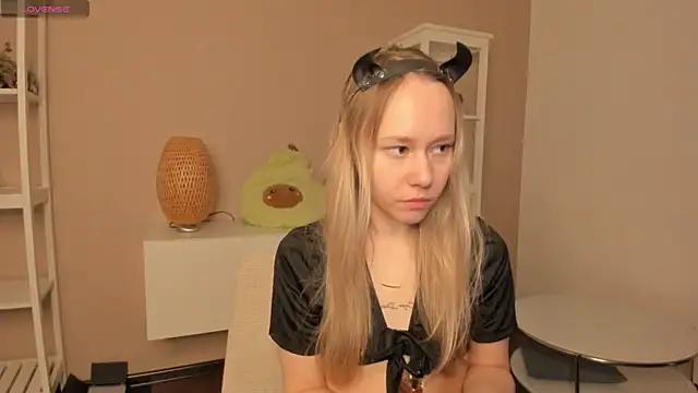 KatieGingell from StripChat is Freechat