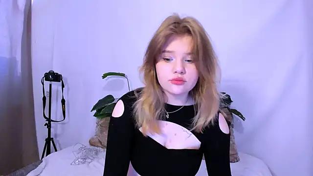 LaseyMoon from StripChat is Freechat