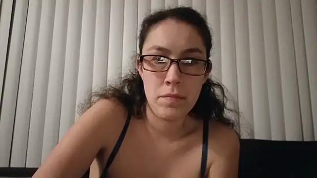 Lucy_allison from StripChat is Freechat