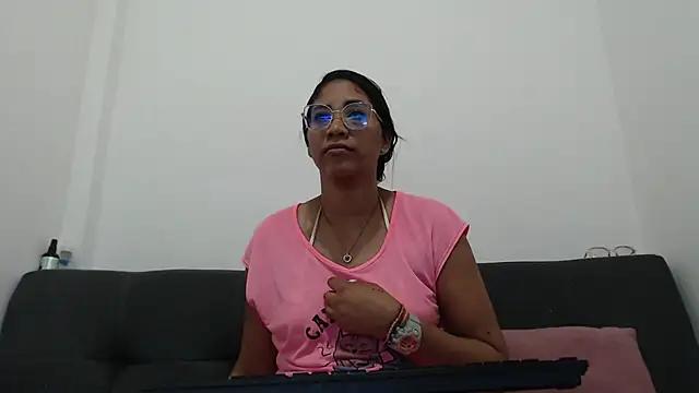 MiaJoness13 from StripChat is Freechat