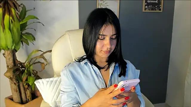 violethvarago from StripChat is Freechat